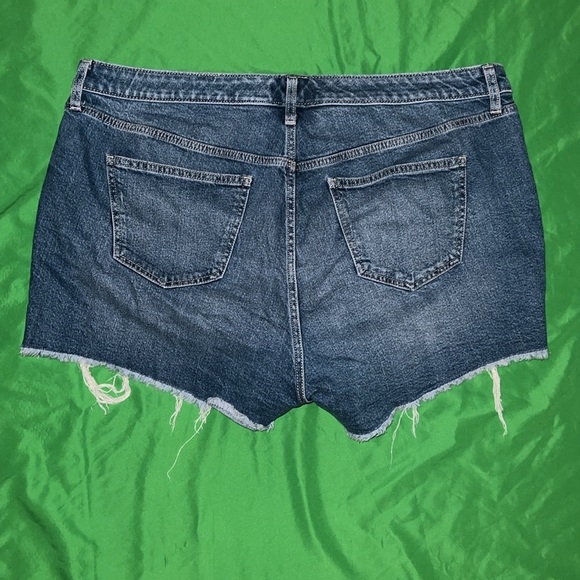 Torrid Blue Distressed Stretch Jean Shorts size 18 - Picture 7 of 9